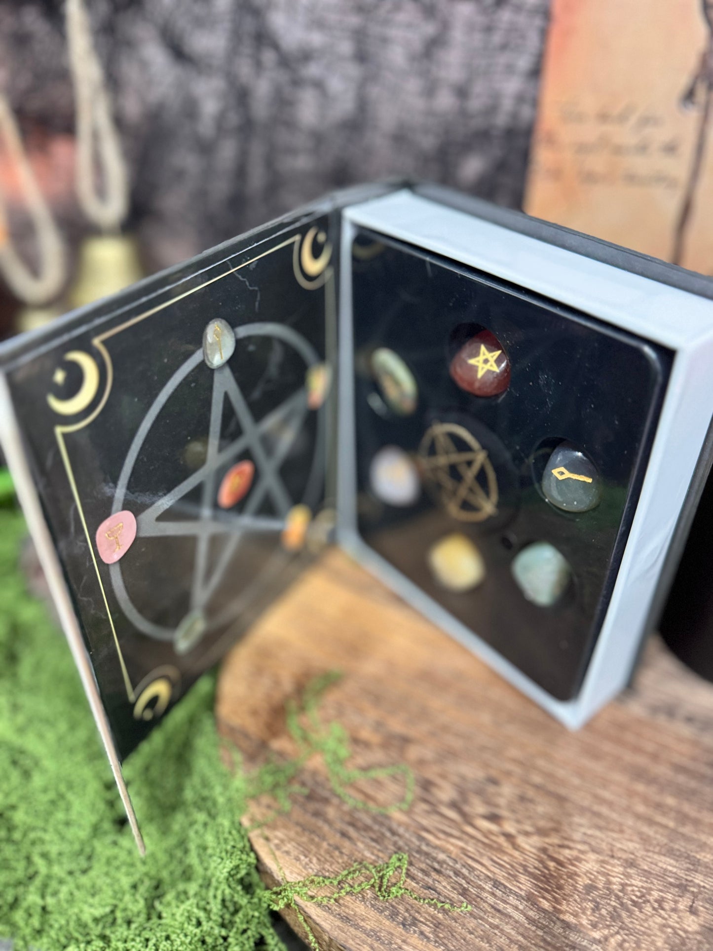 The Witches Guide To Crystals