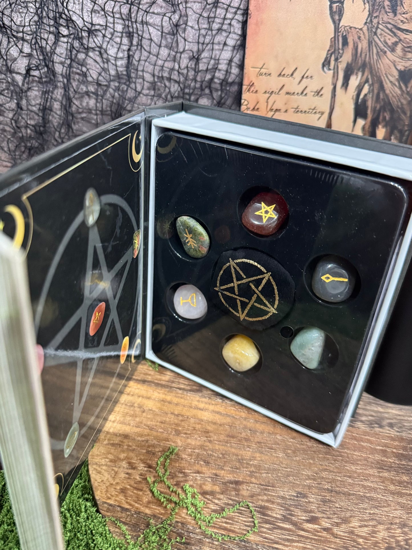 The Witches Guide To Crystals